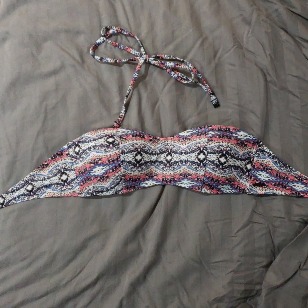 NWOT Volcom bikini top